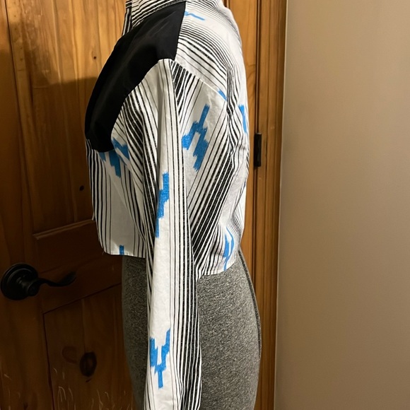 Roper Black and White Button-Up Crop Shirt with Turquise Accents - Picture 4 of 10